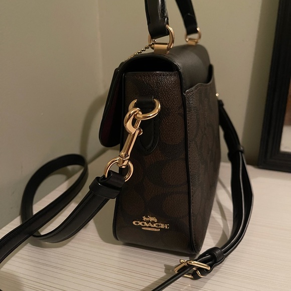 Coach, brown logo design, fashionable bag - Picture 4 of 5